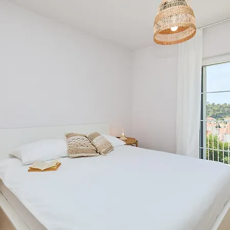 Hedera Estate Hedera Xviii *