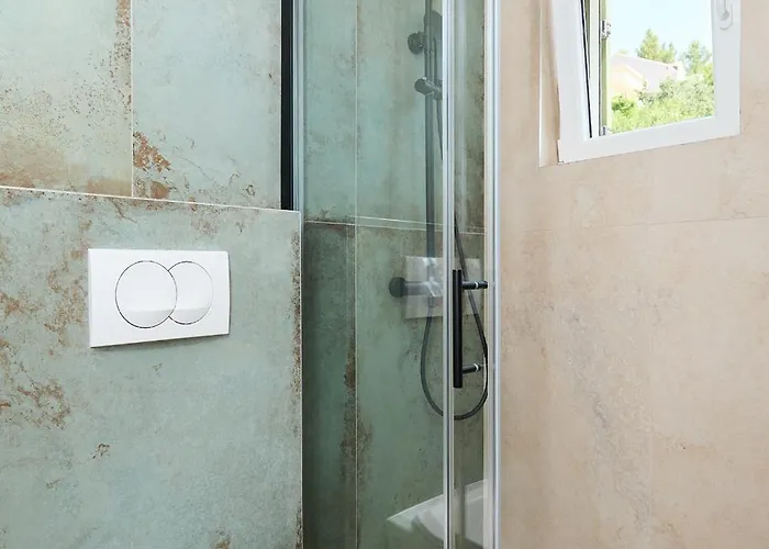 Hedera Estate Hedera Xviii *